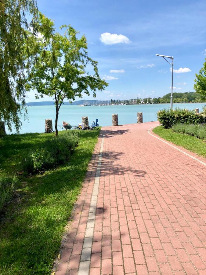 Nóra Apartman Balatonkenese Exterior foto